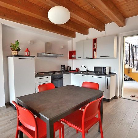 Red Apartment In Marciaga Di Costermano Eksteriør billede