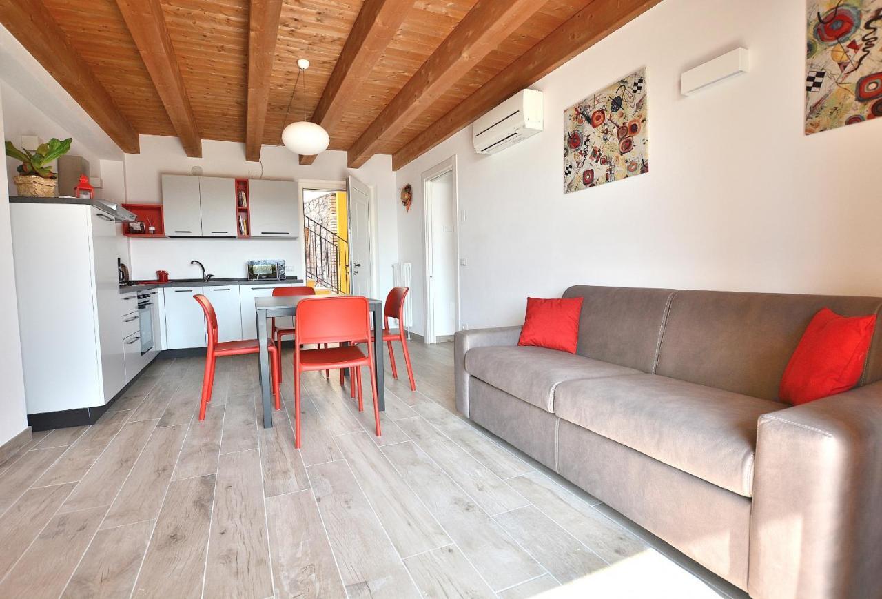 Red Apartment In Marciaga Di Costermano Eksteriør billede
