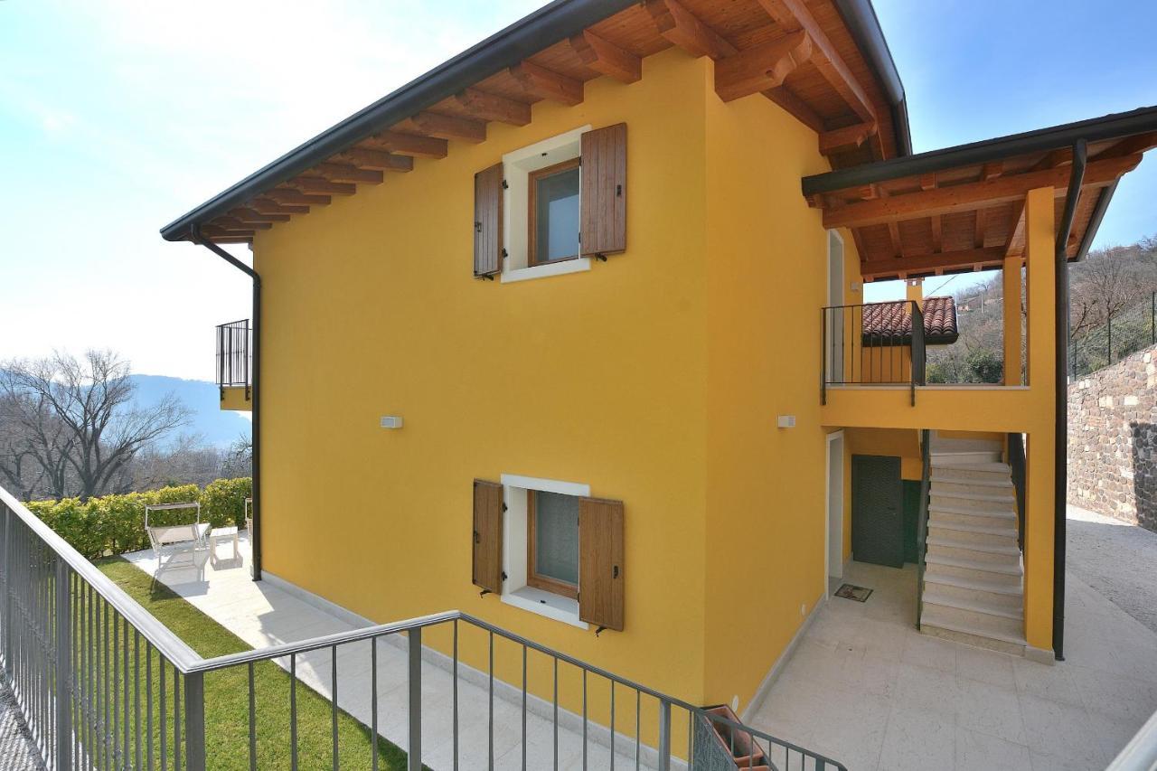Red Apartment In Marciaga Di Costermano Eksteriør billede