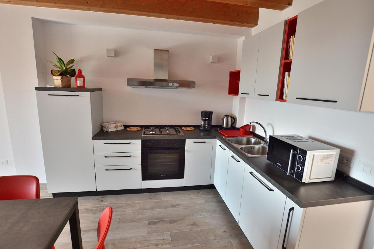 Red Apartment In Marciaga Di Costermano Eksteriør billede