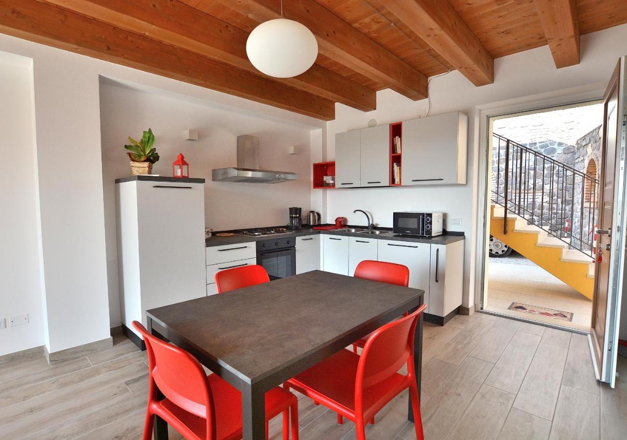 Red Apartment In Marciaga Di Costermano Eksteriør billede
