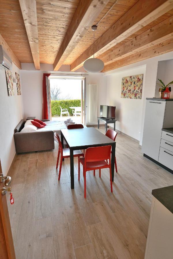 Red Apartment In Marciaga Di Costermano Eksteriør billede