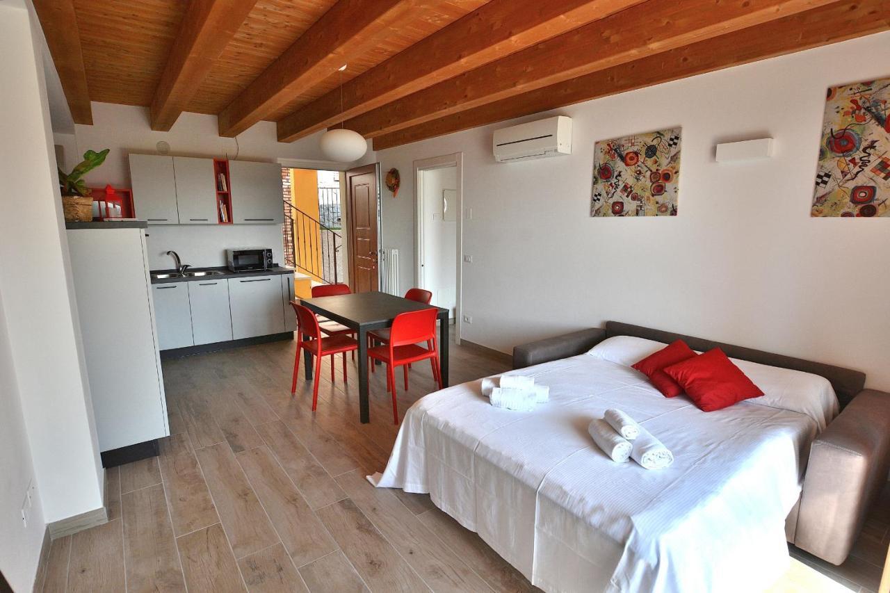 Red Apartment In Marciaga Di Costermano Eksteriør billede